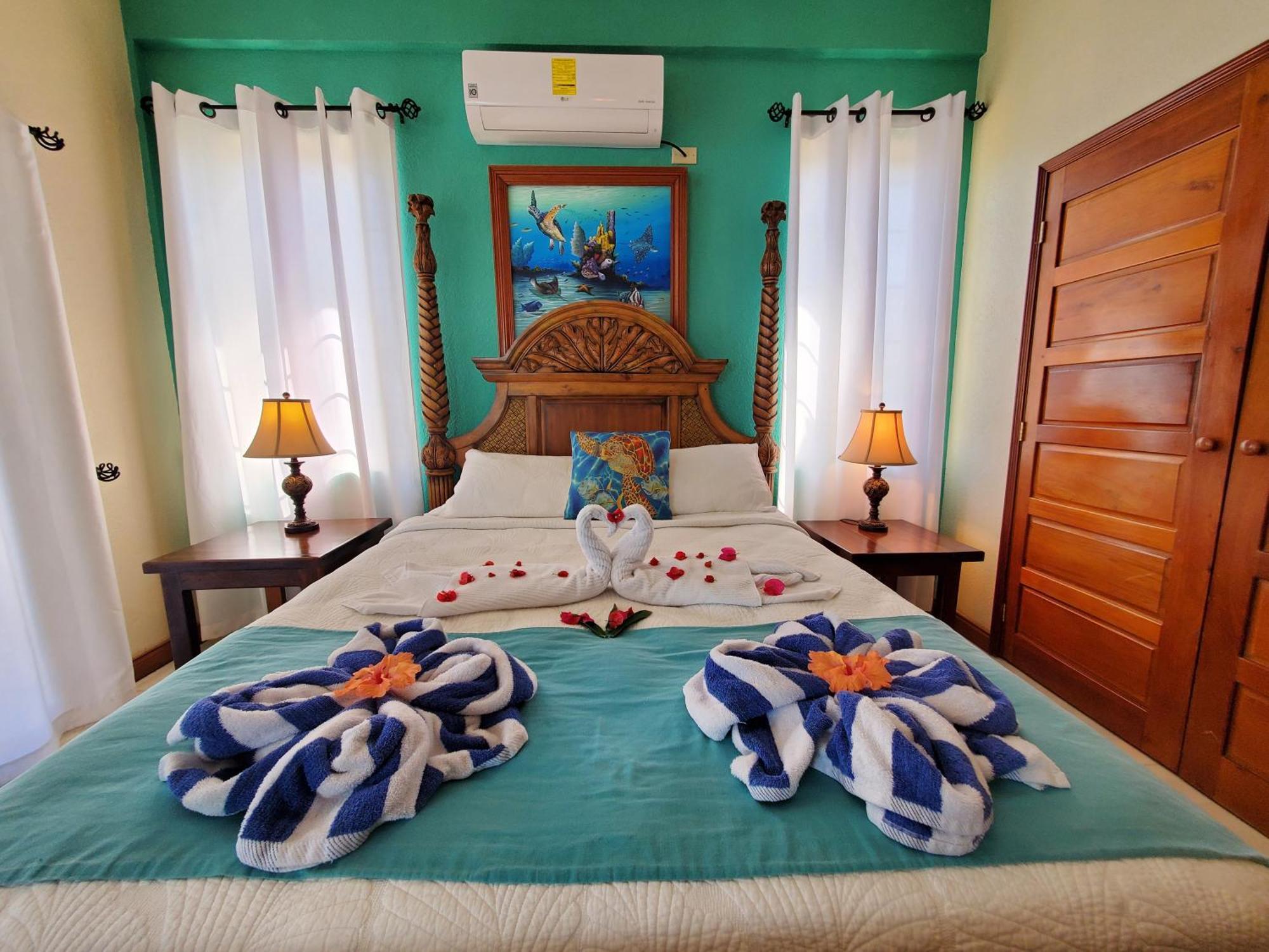 הופקינס Blue Parrot Beach House And Villas מראה חיצוני תמונה