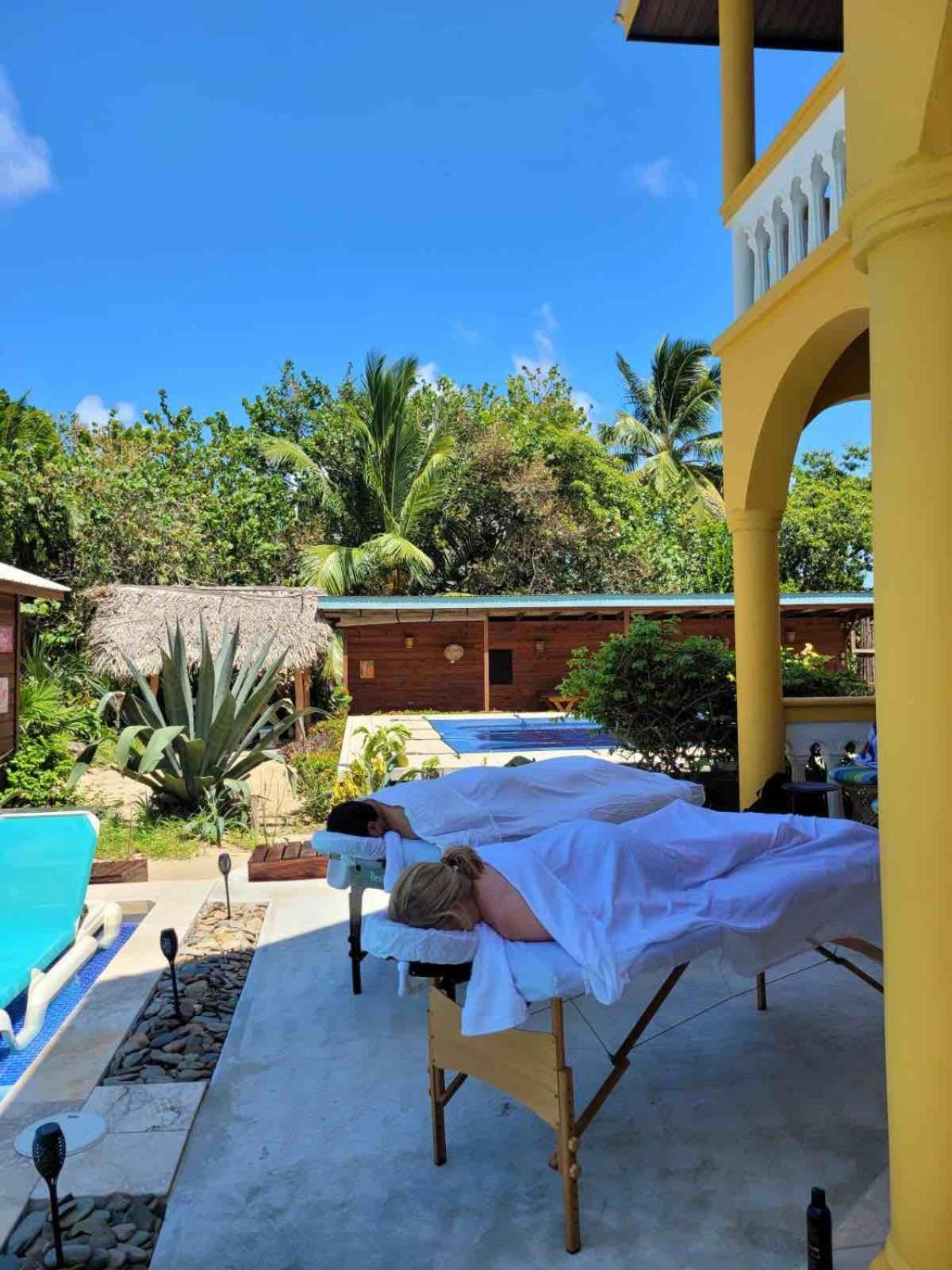 הופקינס Blue Parrot Beach House And Villas מראה חיצוני תמונה